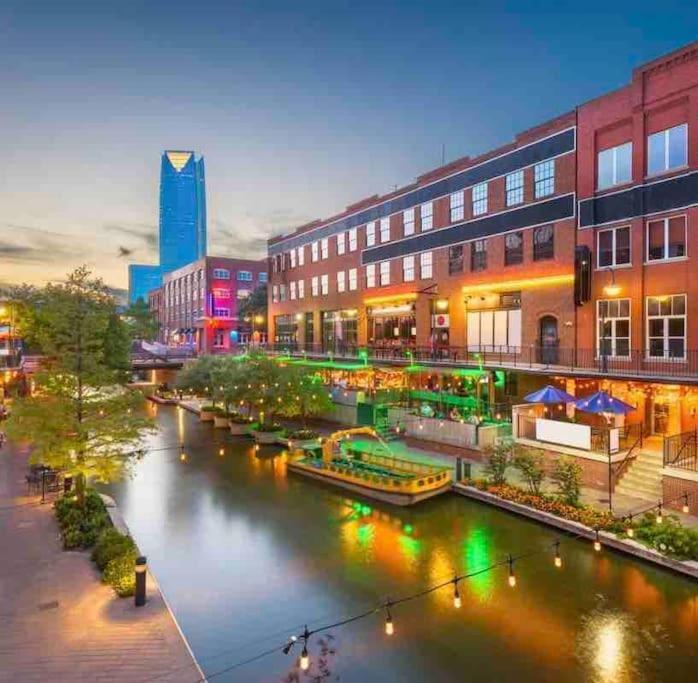 Downtown Luxury Apartment With Free Parking Space Oklahoma City Kültér fotó