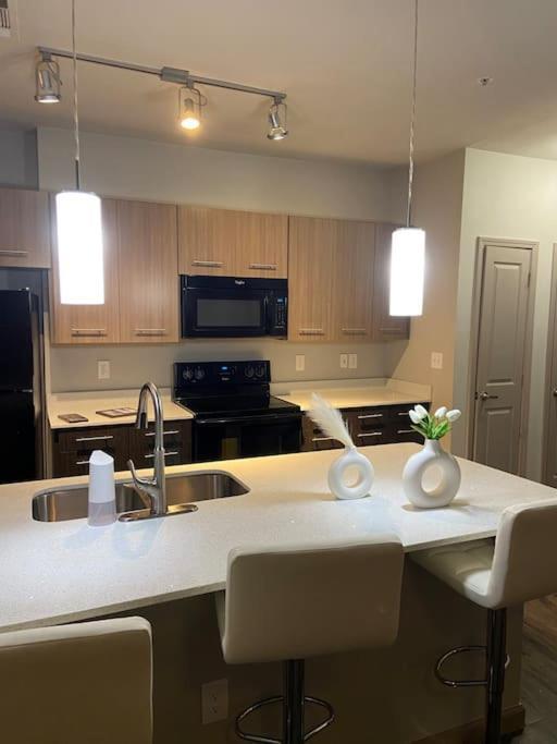 Downtown Luxury Apartment With Free Parking Space Oklahoma City Kültér fotó
